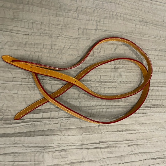 Genuine Vintage Louis Vuitton Bucket bag PM
Height 10.5” width 6.25” base 8.75” - Picture 16 of 16